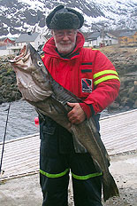 Ivar med torsk p&aring; 17 kilo