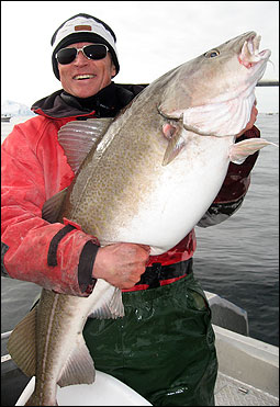 J&ouml;rgen Wrengbro med torsk p&aring; 21,3 kilo.