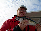 Marcus poserar med makrill